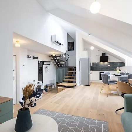Апартаменты Luxury Lofts By Carmen Sylva
